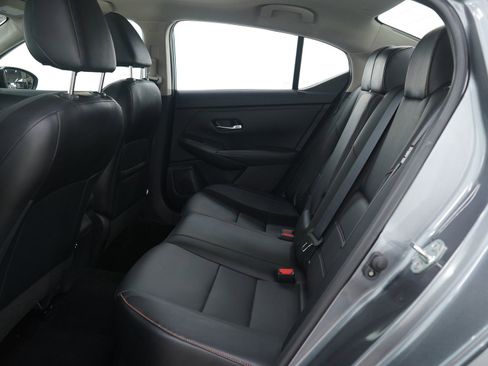 Used 2022 Nissan Sentra SR w/ SR Premium Package image 12