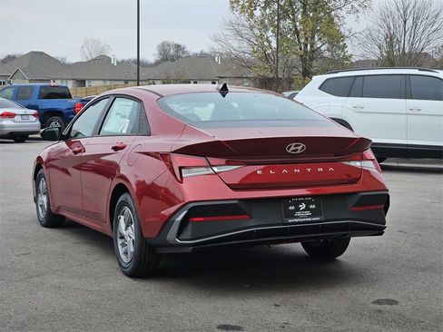 New 2025 Hyundai Elantra SE image 5
