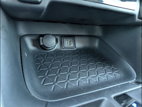 Used 2025 Toyota RAV4 XLE image 20