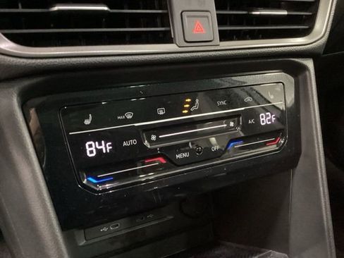 Used 2025 Volkswagen Taos SE image 13