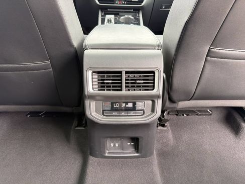 Used 2024 Volkswagen Atlas SE FWD image 23