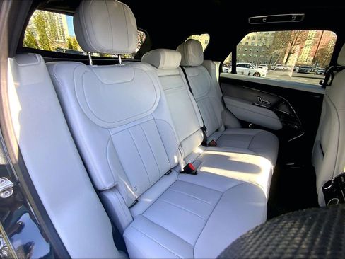 Used 2025 Land Rover Range Rover Sport SE AWD/4WD image 19
