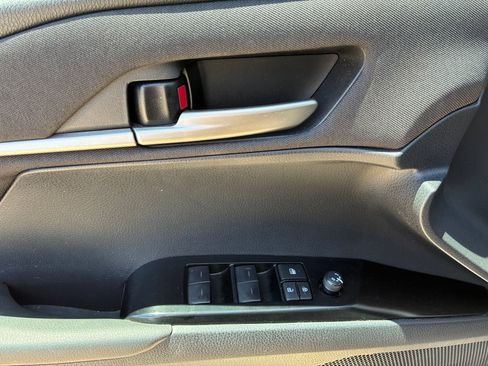 Used 2025 Toyota Camry LE FWD image 5