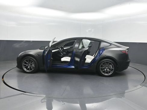 Used 2022 Tesla Model 3 Long Range AWD/4WD image 31