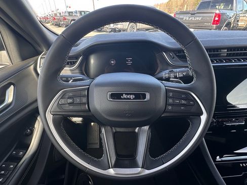 Used 2024 Jeep Grand Cherokee Laredo X image 16