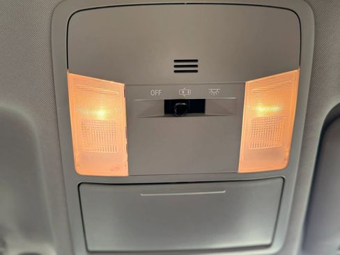 Used 2017 Toyota RAV4 LE FWD image 29