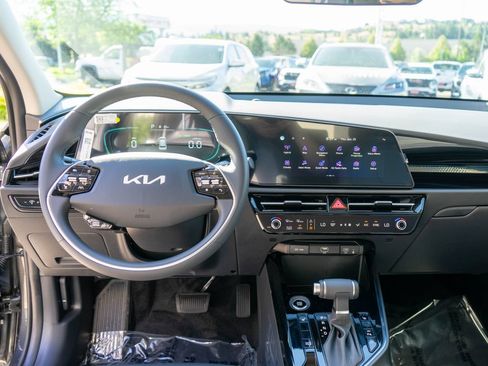 New 2026 Kia Niro EX FWD image 13