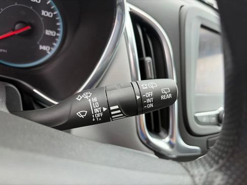 Used 2021 Chevrolet Equinox LS w/ LS Convenience Package AWD/4WD image 22