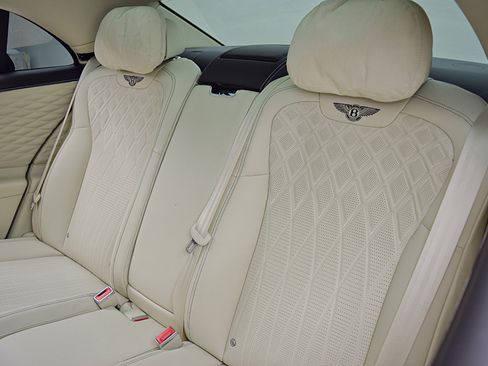 Certified 2022 Bentley Flying Spur V8 AWD/4WD image 23