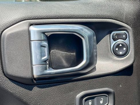 Used 2024 Jeep Wrangler Unlimited Sport AWD/4WD image 44