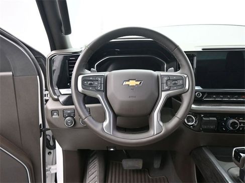 Used 2025 Chevrolet Silverado 1500 LTZ image 27