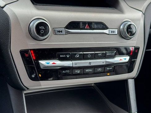 Used 2022 Ford Explorer XLT w/ Equipment Group 202A AWD/4WD image 30