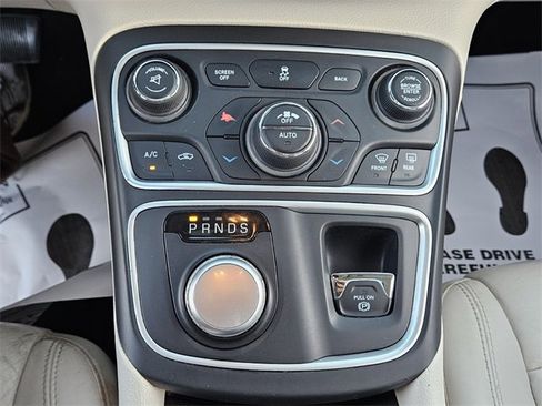 Used 2017 Chrysler 200 Limited Platinum w/ Comfort & Convenience Group image 19