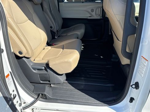 Used 2023 Toyota Sienna XLE image 15