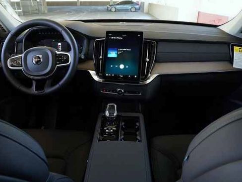 Used 2025 Volvo XC90 T8 Plus w/ Protection Package Premier AWD/4WD image 6