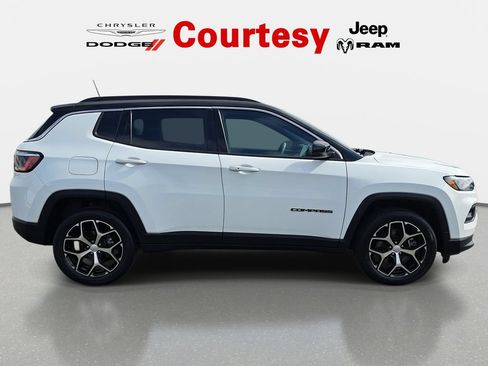 Certified 2024 Jeep Compass Limited AWD/4WD image 3
