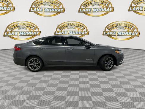 Used 2017 Ford Fusion SE w/ Equipment Group 601A FWD image 4