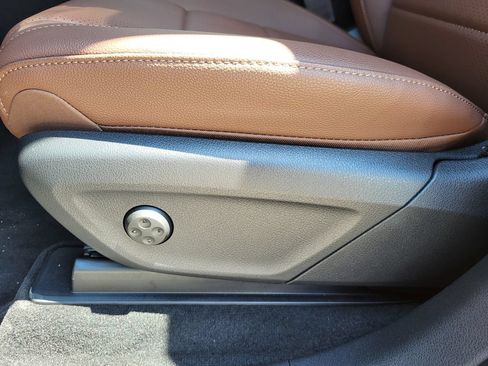 Used 2025 Mercedes-Benz GLS 450 4MATIC image 12