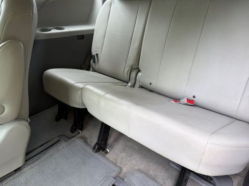 Used 2013 Toyota Sienna XLE AWD/4WD image 13