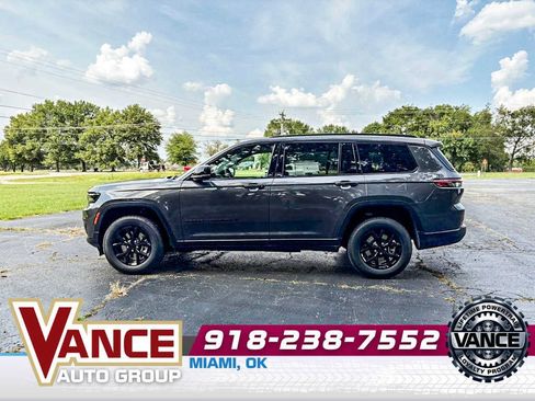 New 2025 Jeep Grand Cherokee L Altitude image 4