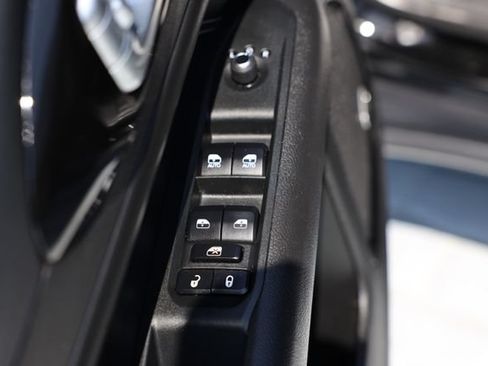 Used 2023 Jeep Compass Latitude w/ Sun and Sound Group AWD/4WD image 13