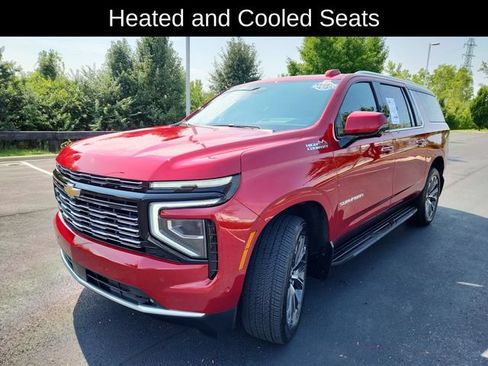 Used 2025 Chevrolet Suburban High Country AWD/4WD image 3