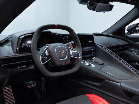 Used 2023 Chevrolet Corvette Stingray Premium Conv w/ Z51 Performance Package RWD image 11
