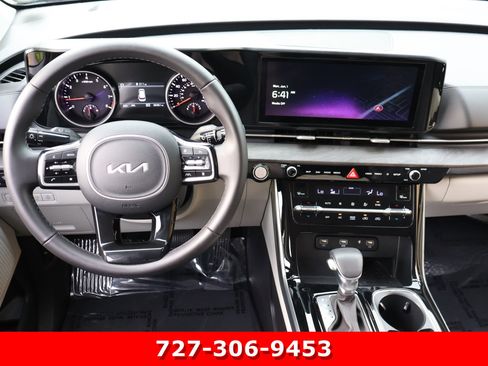 Used 2023 Kia Carnival EX FWD image 19