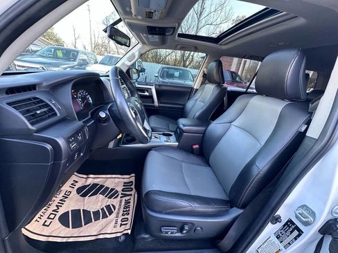 Used 2018 Toyota 4Runner SR5 Premium image 10