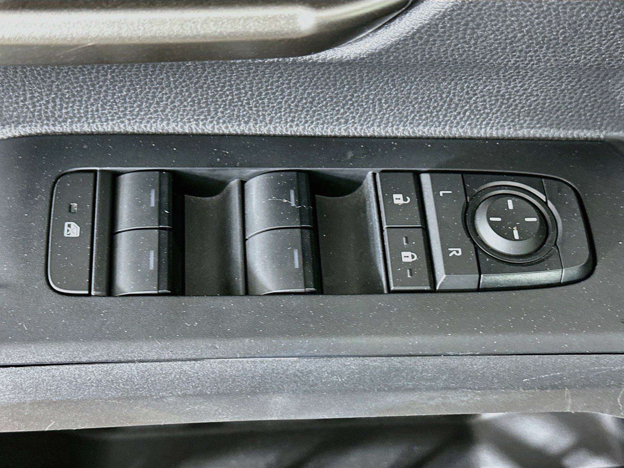 Used 2024 Toyota Tacoma TRD Off-Road AWD/4WD image 15