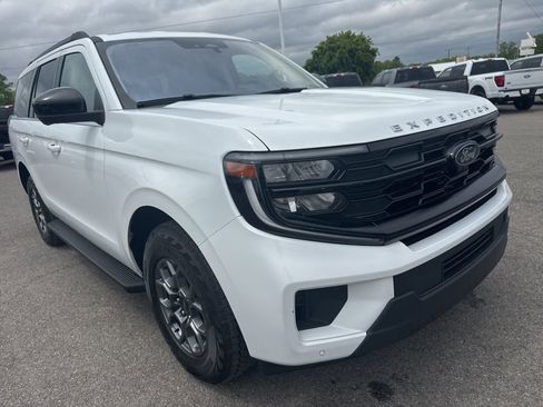 Used 2025 Ford Expedition Active AWD/4WD image 5