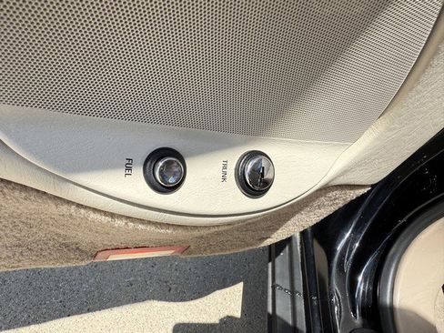 Used 2001 Lincoln Town Car Cartier image 20