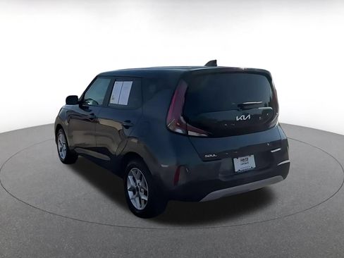Used 2025 Kia Soul LX w/ LX Technology Package FWD image 9