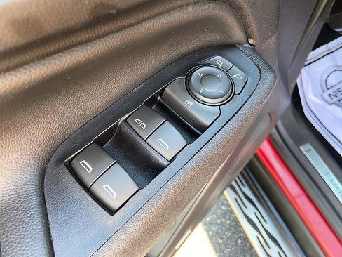 Used 2019 Chevrolet Equinox Premier FWD image 12