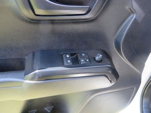 Used 2020 Toyota Tacoma SR AWD/4WD image 13