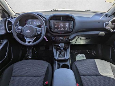 Used 2024 Kia Soul LX image 16
