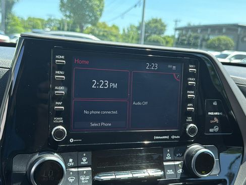 Used 2020 Toyota Highlander LE AWD/4WD image 15