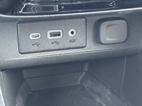 Used 2023 Buick Encore GX Select w/ Sport Touring Package FWD image 7