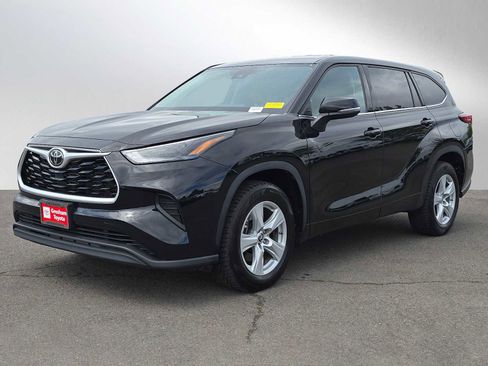 Used 2022 Toyota Highlander L FWD image 9