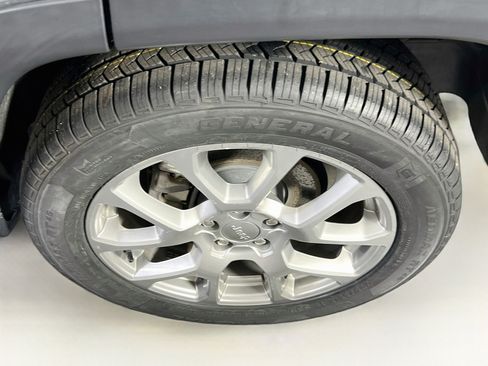 Used 2022 Jeep Compass Latitude w/ Sun and Sound Group AWD/4WD image 31