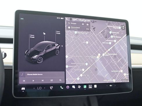 Used 2022 Tesla Model Y Long Range AWD/4WD image 16