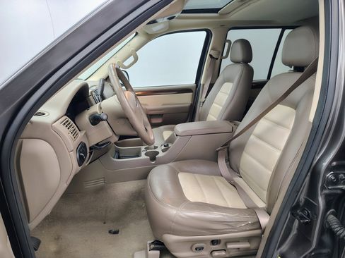 Used 2005 Ford Explorer Eddie Bauer image 9