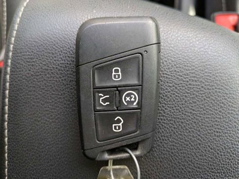 Used 2022 Volkswagen Taos SE FWD image 31