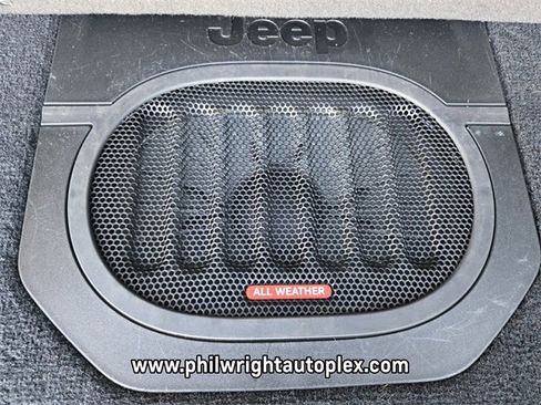Used 2024 Jeep Wrangler Rubicon w/ Technology Group image 17