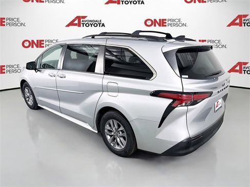 Certified 2021 Toyota Sienna XLE image 5