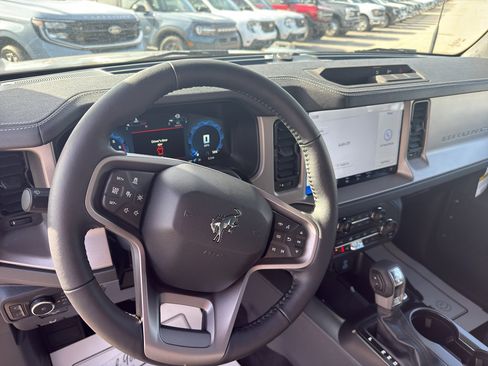 New 2025 Ford Bronco Outer Banks image 9