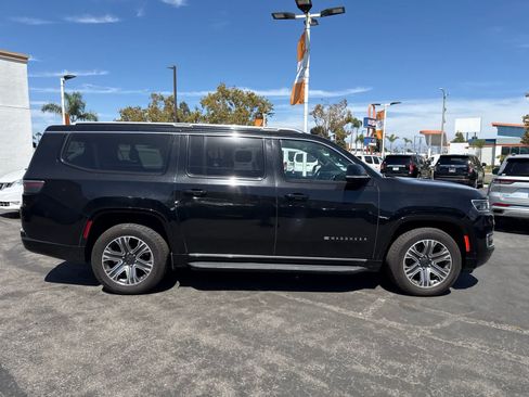 Used 2024 Jeep Wagoneer L Series II RWD image 12