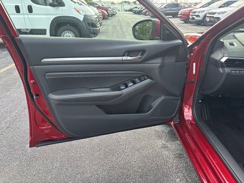 Used 2022 Nissan Altima 2.5 SV w/ SV Premium Package FWD image 11