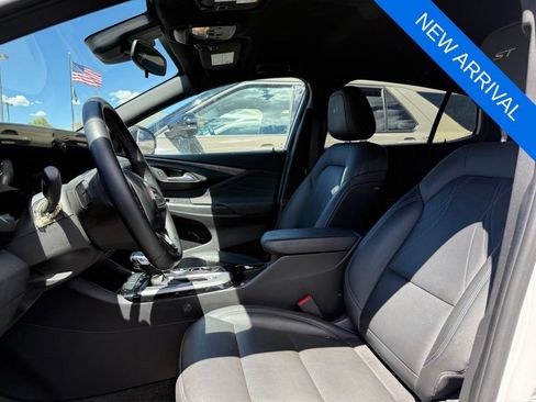 Used 2025 Buick Envista Sport Touring w/ Advanced Safety Package FWD image 9