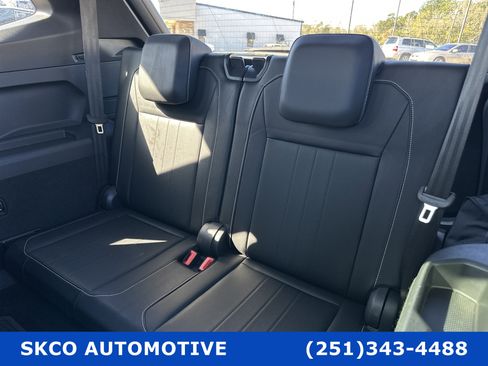 Used 2022 Volkswagen Tiguan SE R-Line image 27